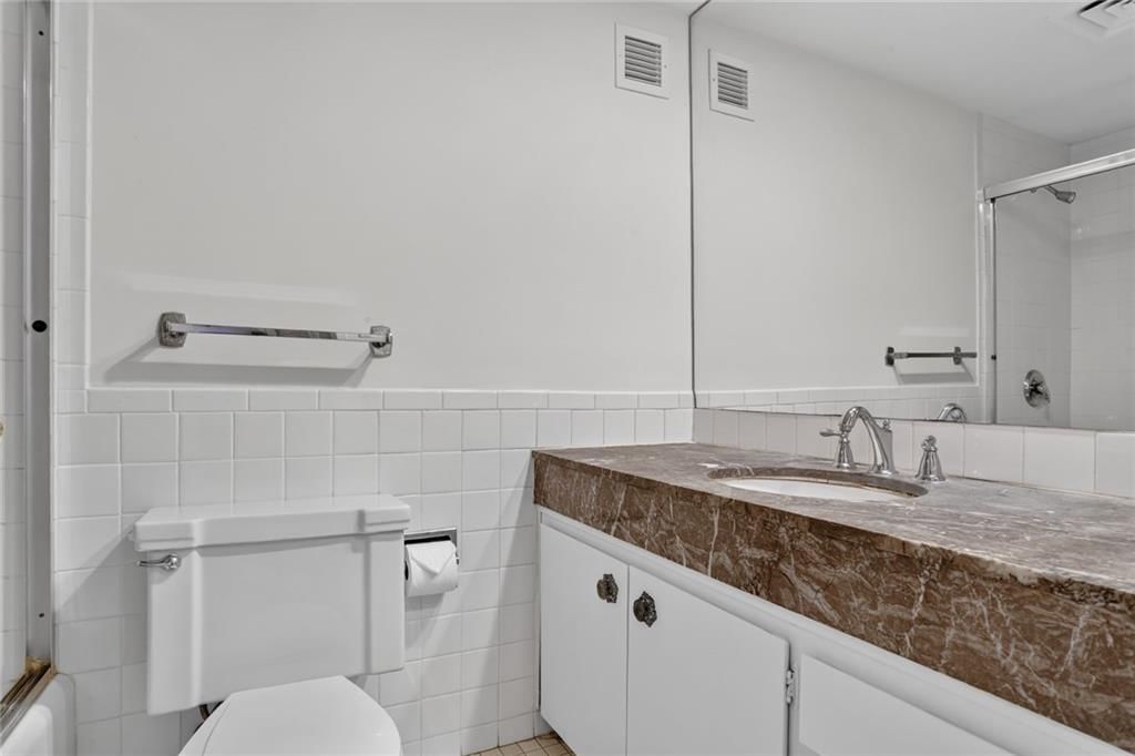 4545 Wornall Road — photo 11
