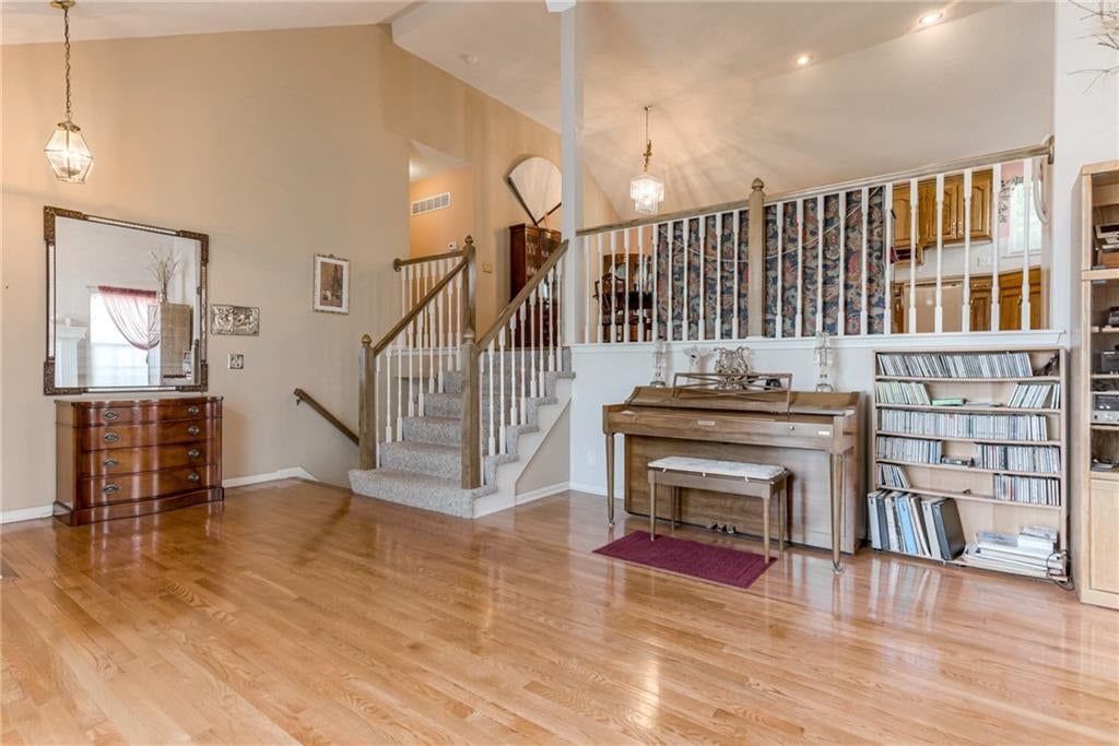 519 E 123rd Terrace — photo 4