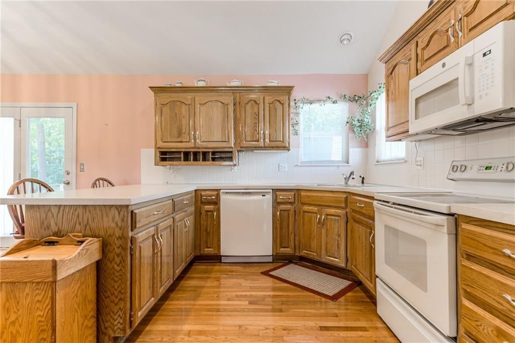 519 E 123rd Terrace — photo 9
