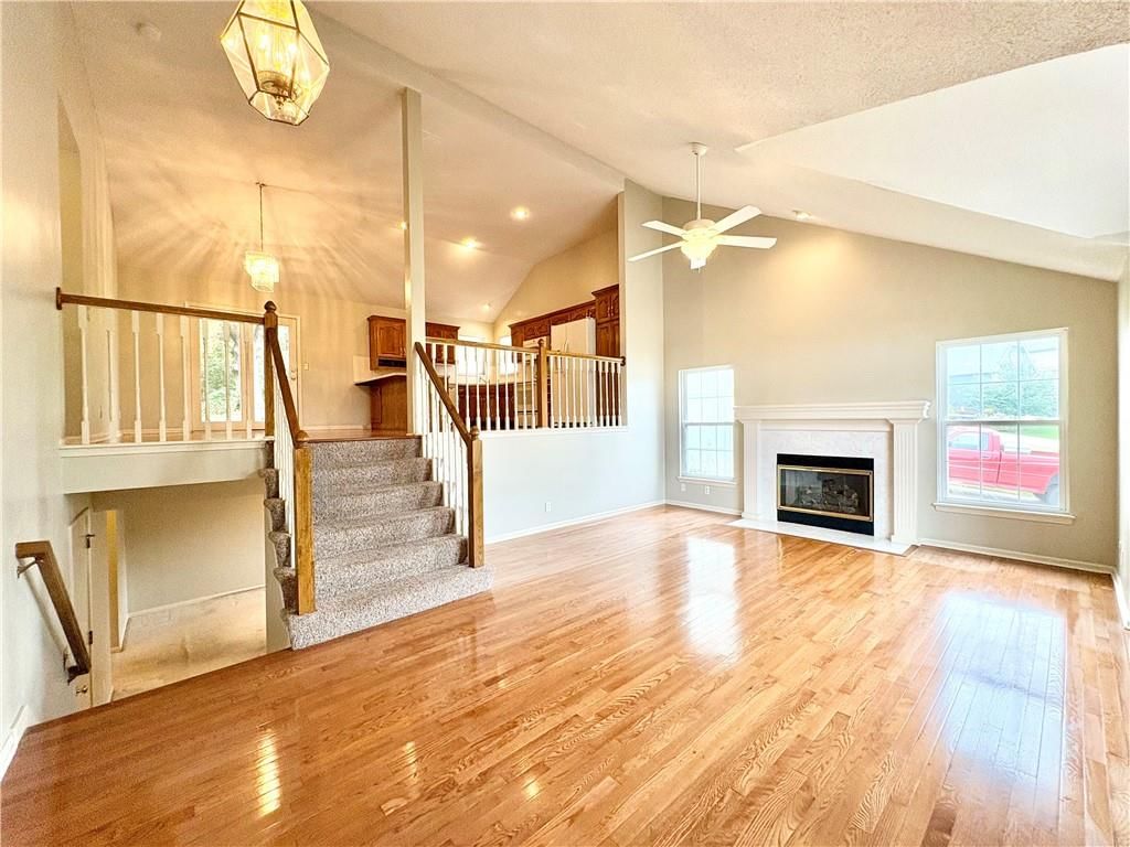 519 E 123rd Terrace, Kansas City, MO: listing photo 3