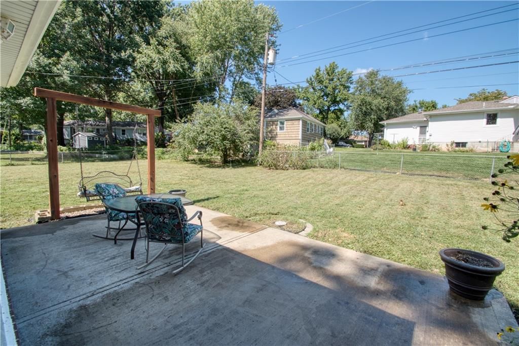 1100 W 96th Terrace — photo 31