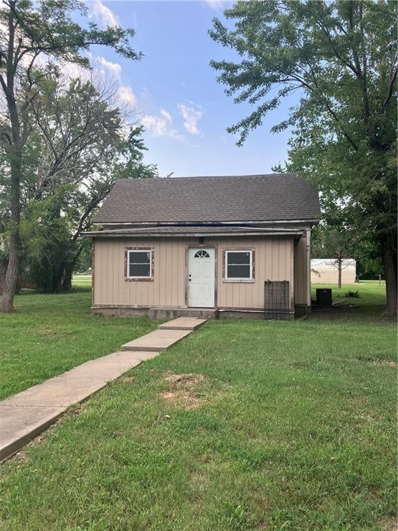 108 W Kansas Avenue — photo 1