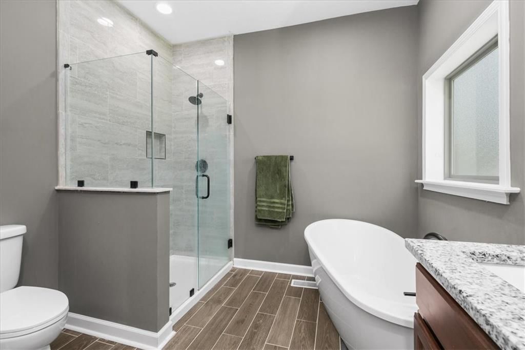 Photo 10 of 14 - 6254 WEBSTER Avenue, Kansas City, KS 66104