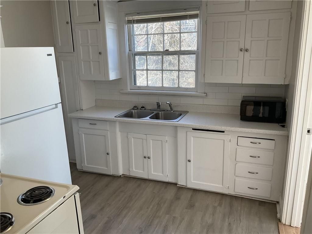 8327 Flora Avenue — photo 9