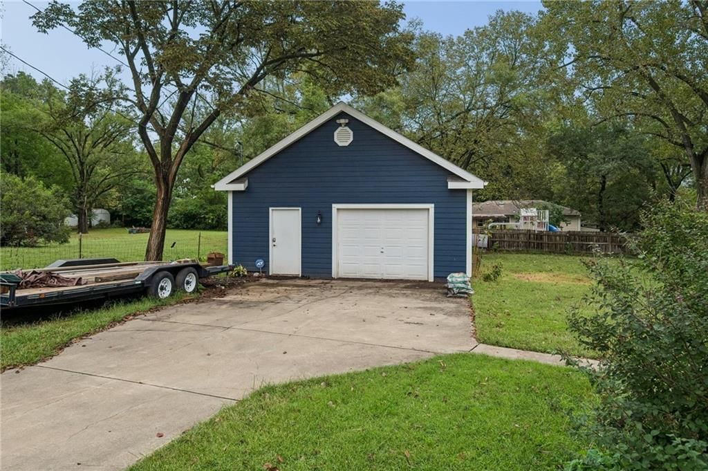 8699 Penner Avenue — photo 33