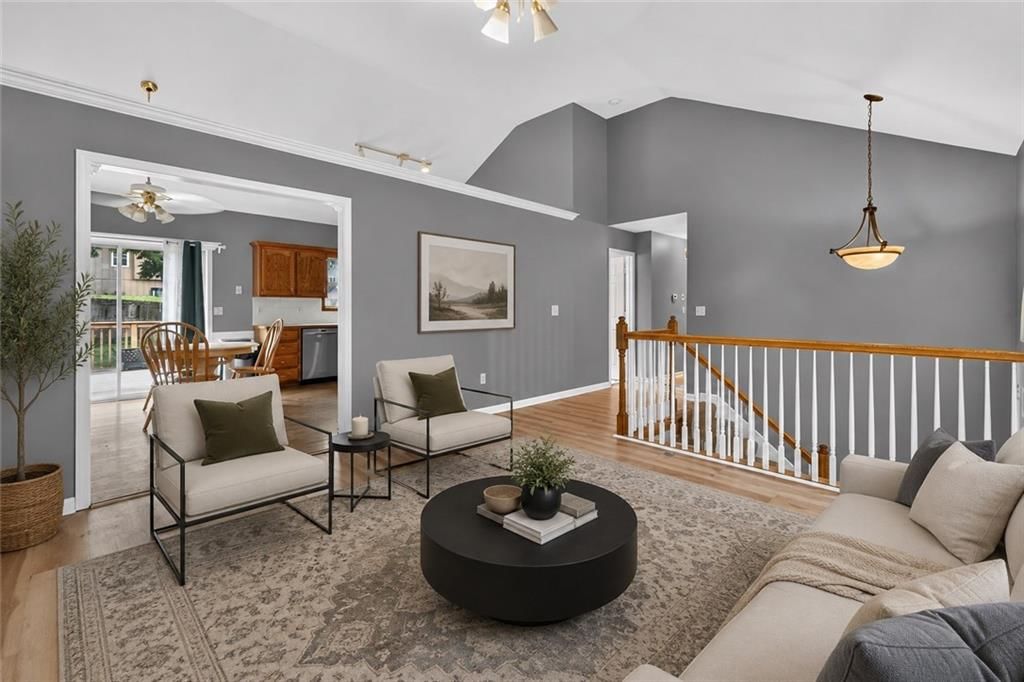 524 NE Topaz Drive — photo 8