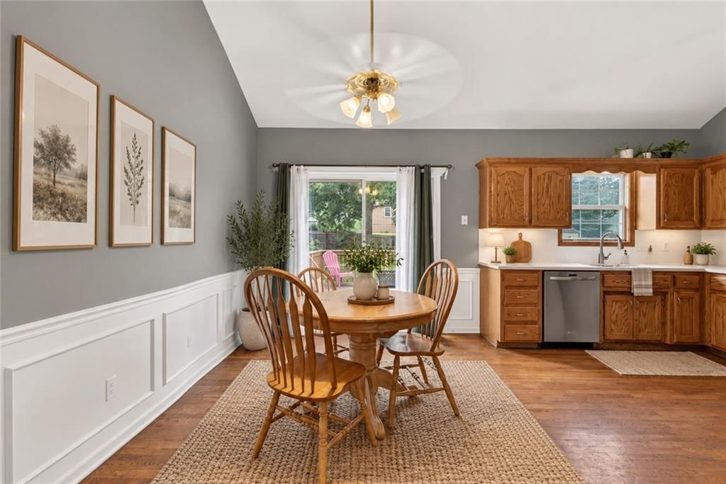 524 NE Topaz Drive — photo 16