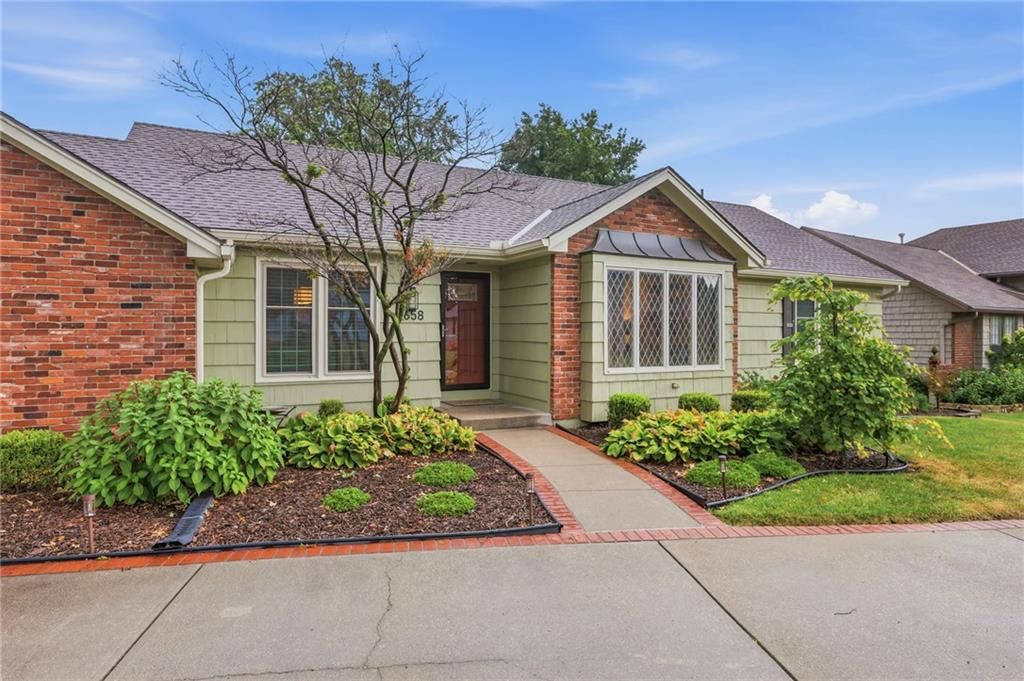 6658 Dearborn Drive, Mission, KS: listing photo 2