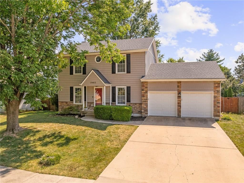 15463 W 147th Drive, Olathe, KS: listing photo 2