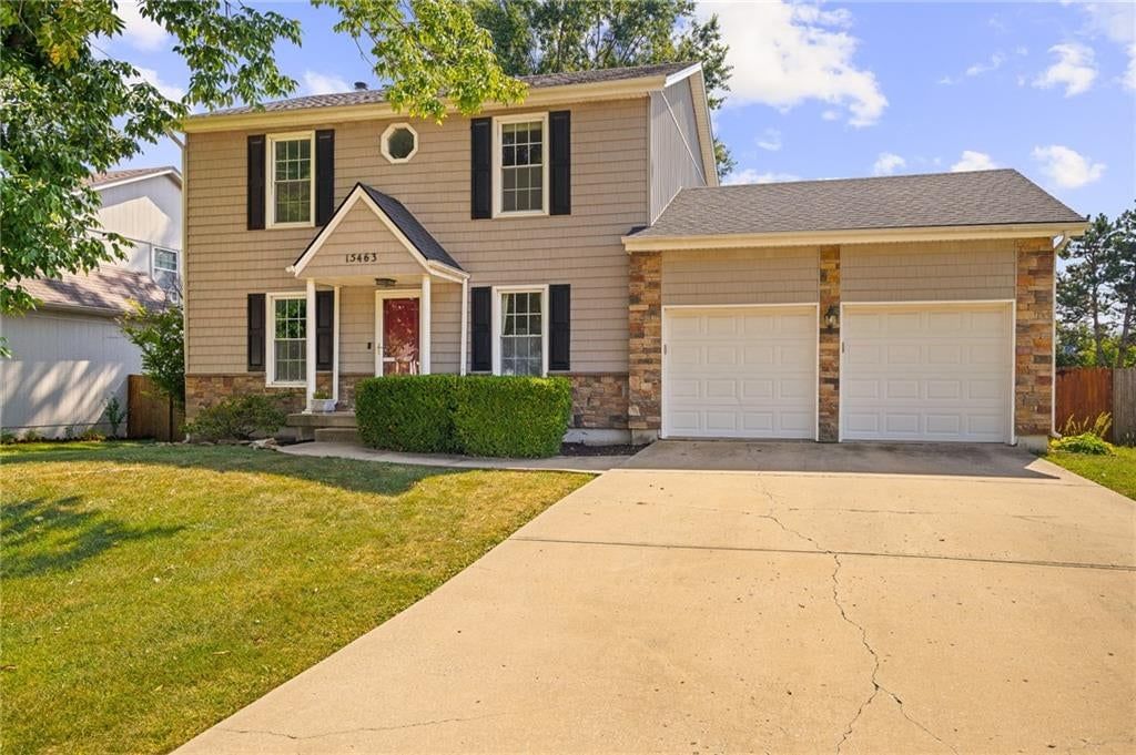Photo 4 of 60 - 15463 W 147th Drive, Olathe, KS 66062