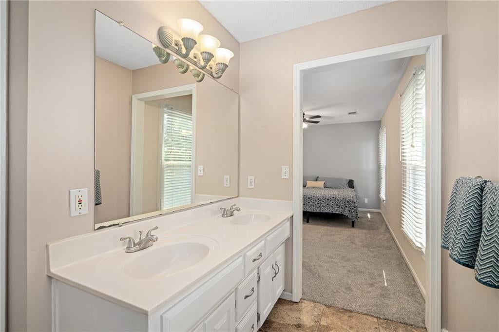 Photo 35 of 60 - 15463 W 147th Drive, Olathe, KS 66062