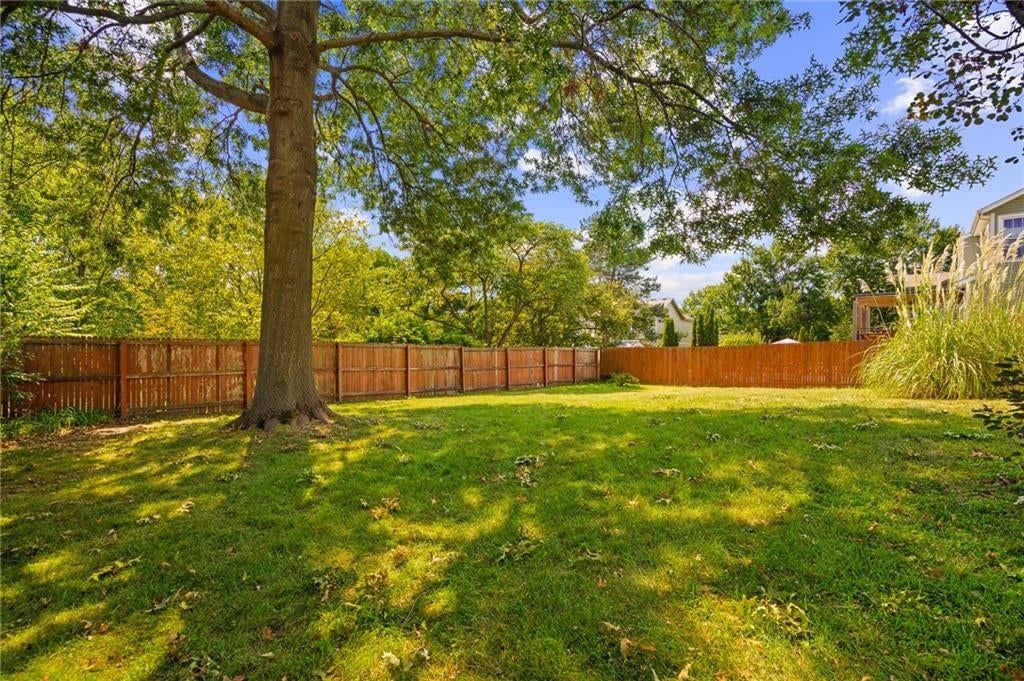 Fenced yard at 15463 W 147th Drive, Olathe, KS 66062