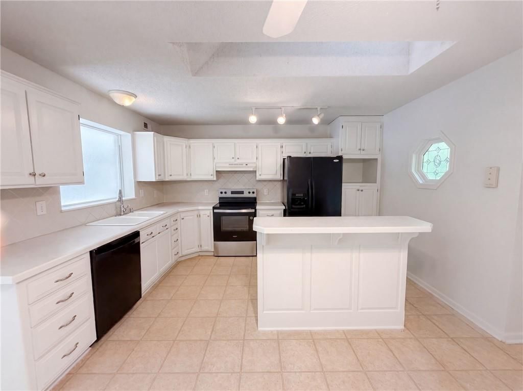 801 Courtland Court — photo 2