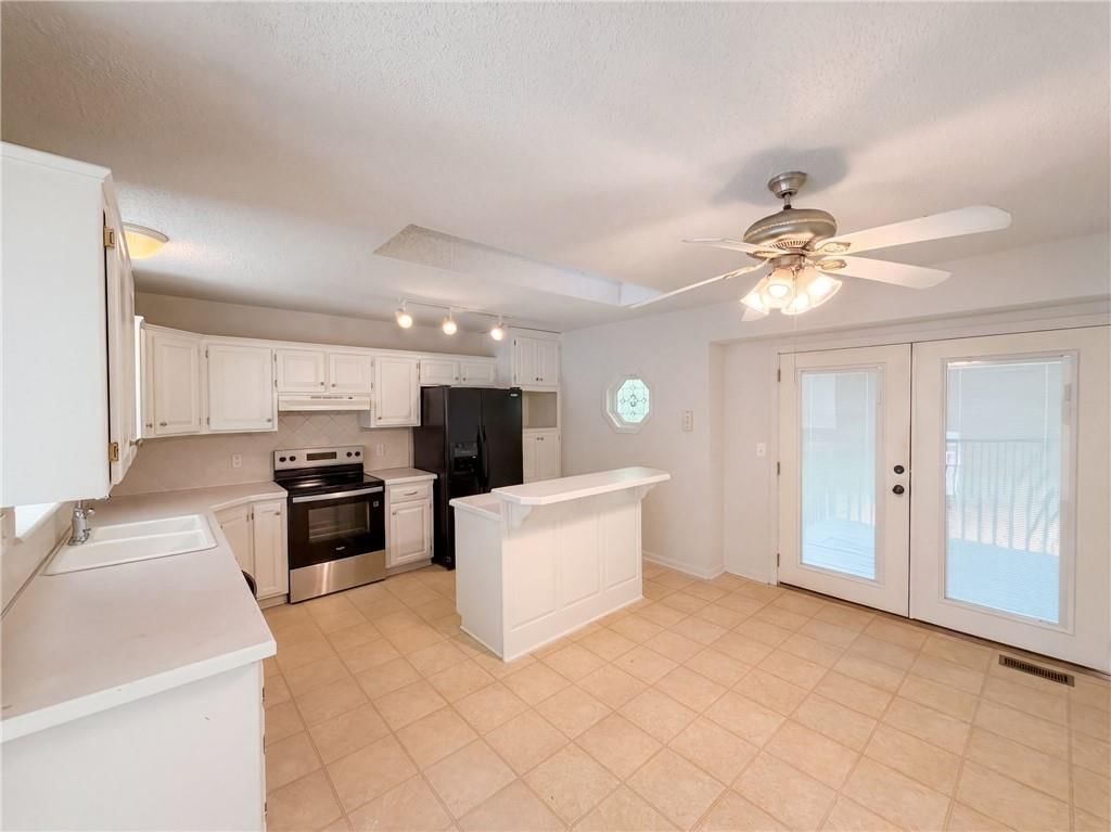 801 Courtland Court — photo 8