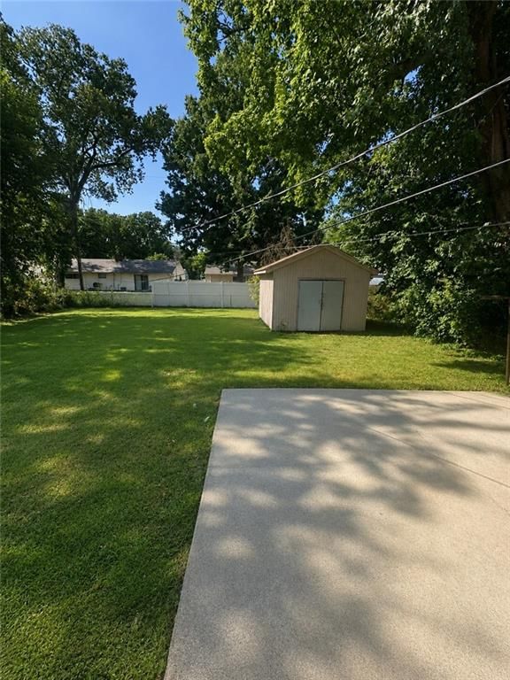 11410 MANCHESTER Avenue — photo 10