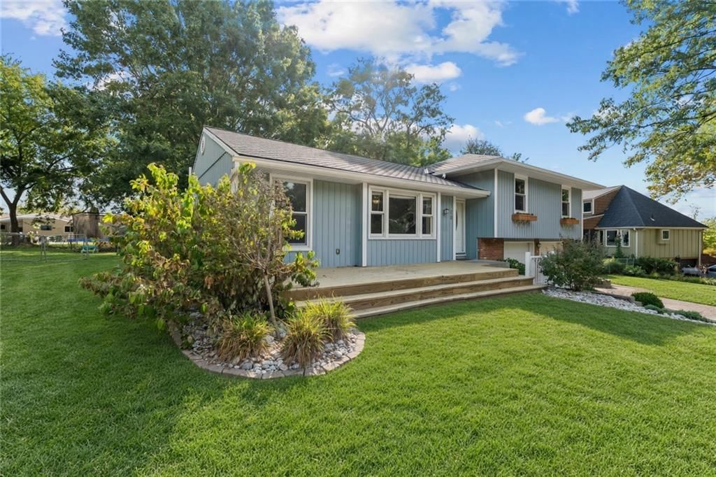 105 Tuscarora Lane, Lake Winnebago, MO: listing photo 2