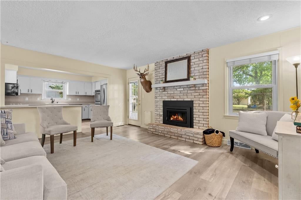 Photo 7 of 30 - 105 Tuscarora Lane, Lake Winnebago, MO 64034