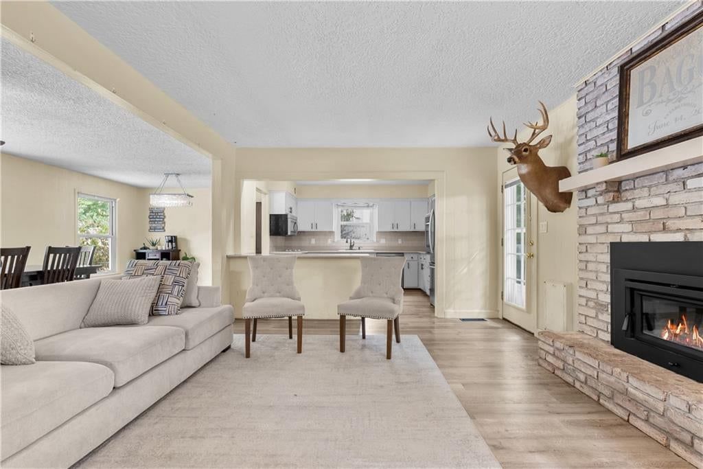 Photo 8 of 30 - 105 Tuscarora Lane, Lake Winnebago, MO 64034