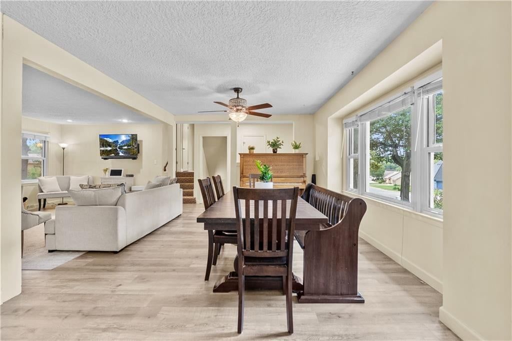 Photo 12 of 30 - 105 Tuscarora Lane, Lake Winnebago, MO 64034