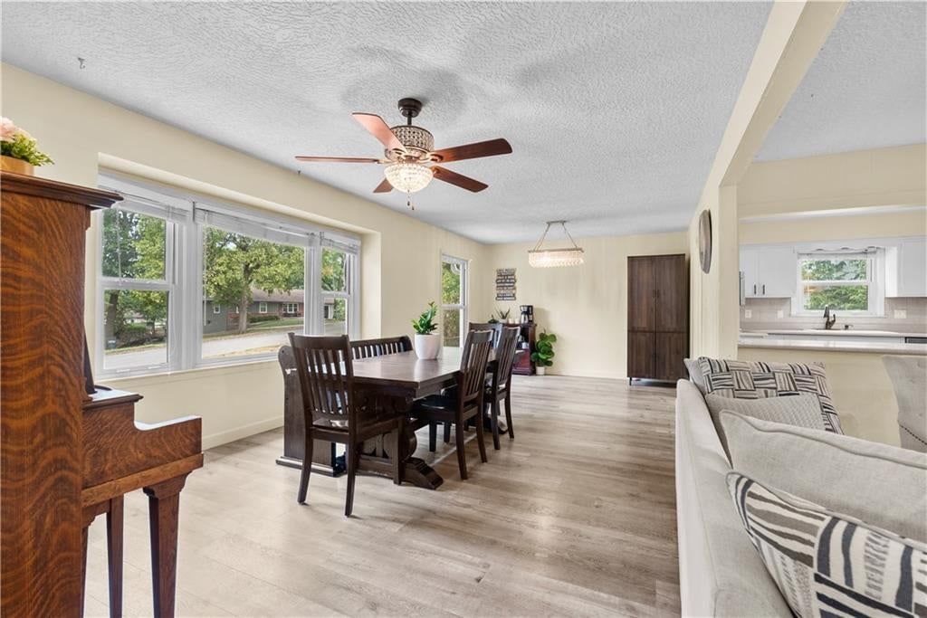 Photo 13 of 30 - 105 Tuscarora Lane, Lake Winnebago, MO 64034