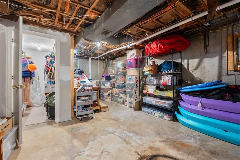 Epoxy garage floor at 105 Tuscarora Lane, Lake Winnebago, MO 64034