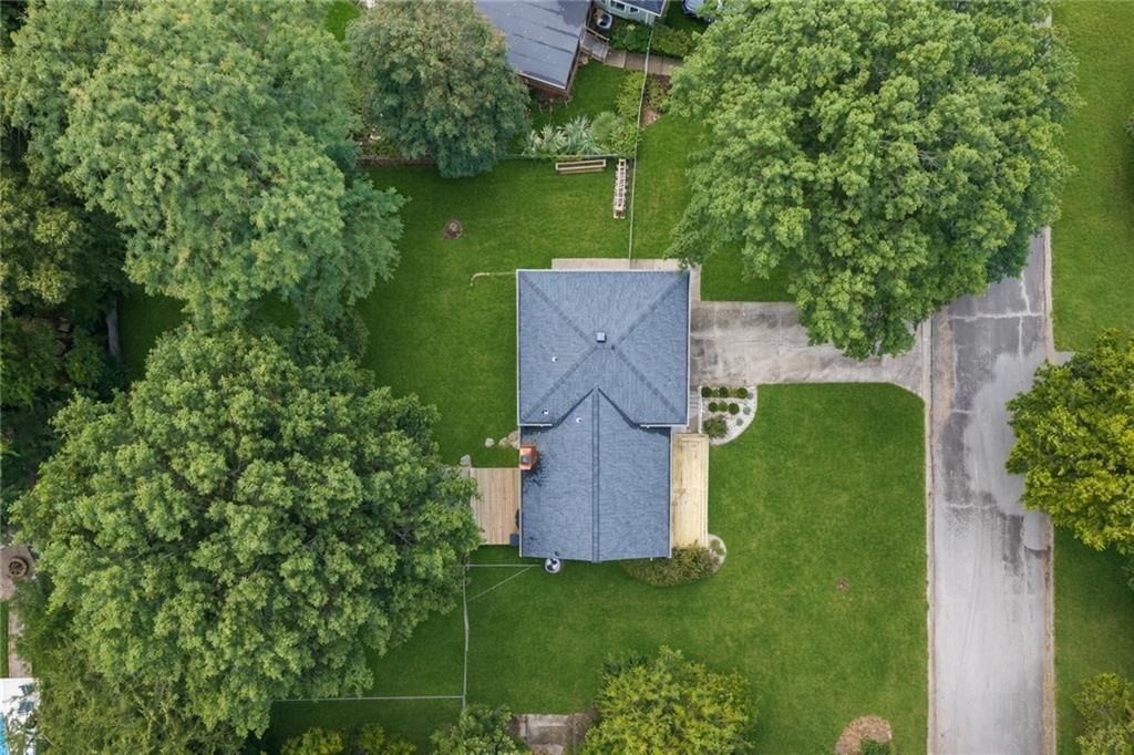 Photo 28 of 30 - 105 Tuscarora Lane, Lake Winnebago, MO 64034