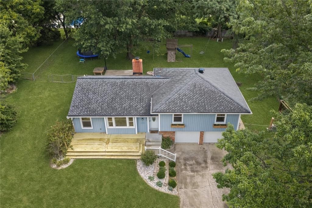 Photo 29 of 30 - 105 Tuscarora Lane, Lake Winnebago, MO 64034