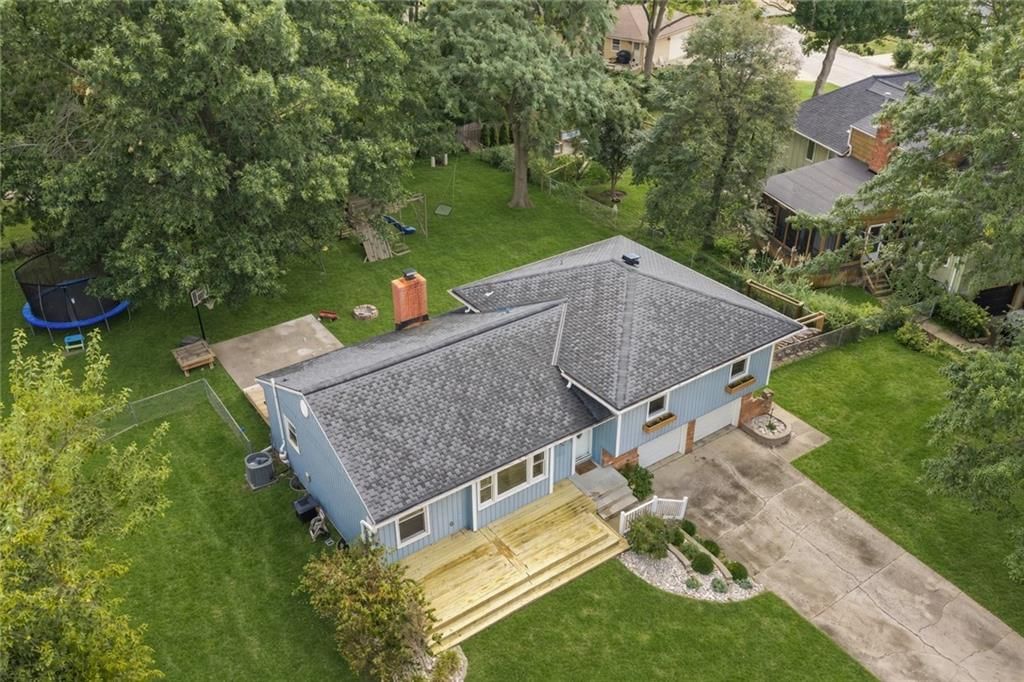 Photo 30 of 30 - 105 Tuscarora Lane, Lake Winnebago, MO 64034