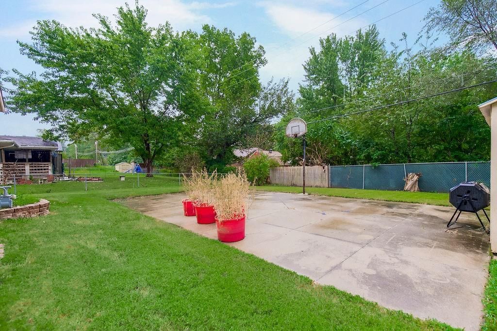 249 Fairlane Street — photo 17