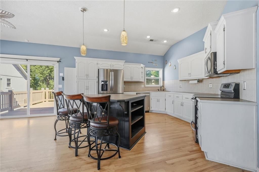 Photo 13 of 36 - 2346 W Piatt Lane, Olathe, KS 66061