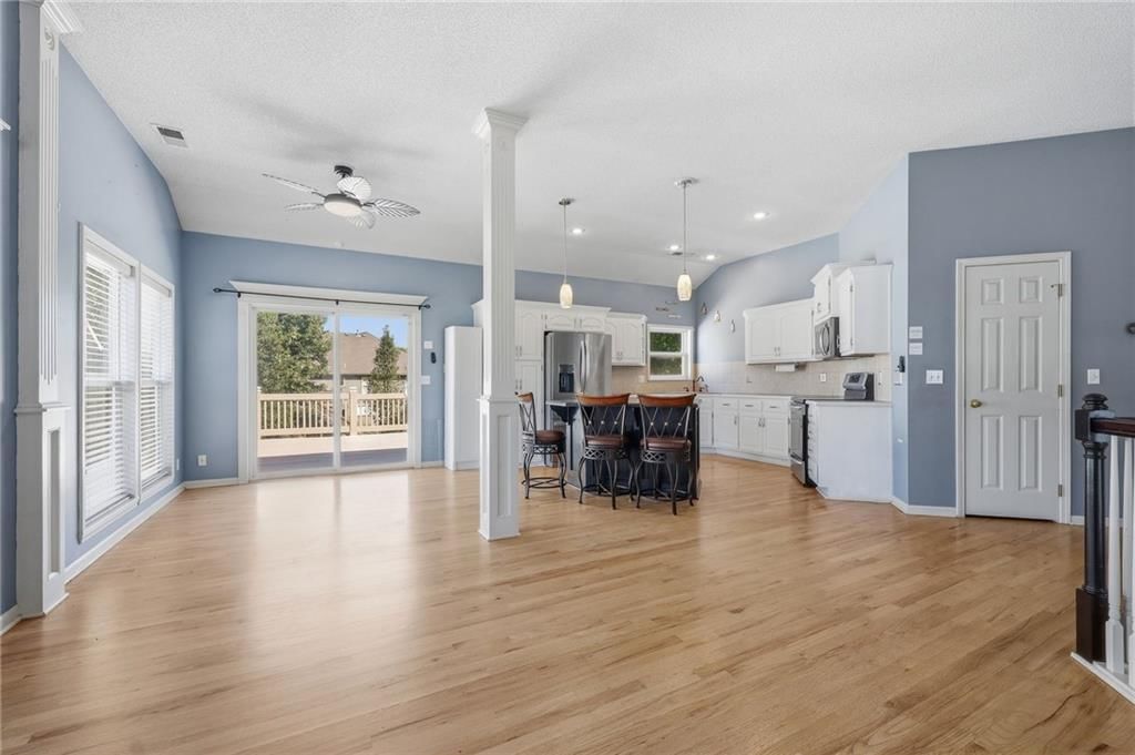Photo 14 of 36 - 2346 W Piatt Lane, Olathe, KS 66061