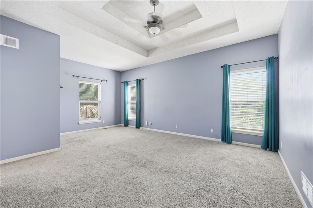 Photo 16 of 36 - 2346 W Piatt Lane, Olathe, KS 66061