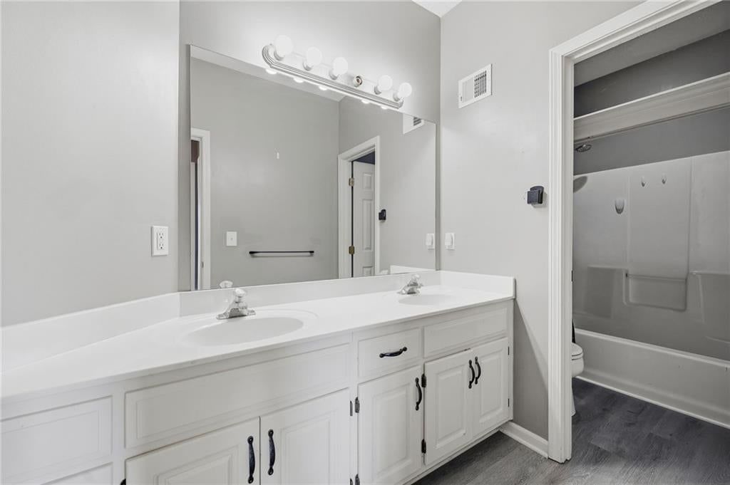 Photo 19 of 36 - 2346 W Piatt Lane, Olathe, KS 66061