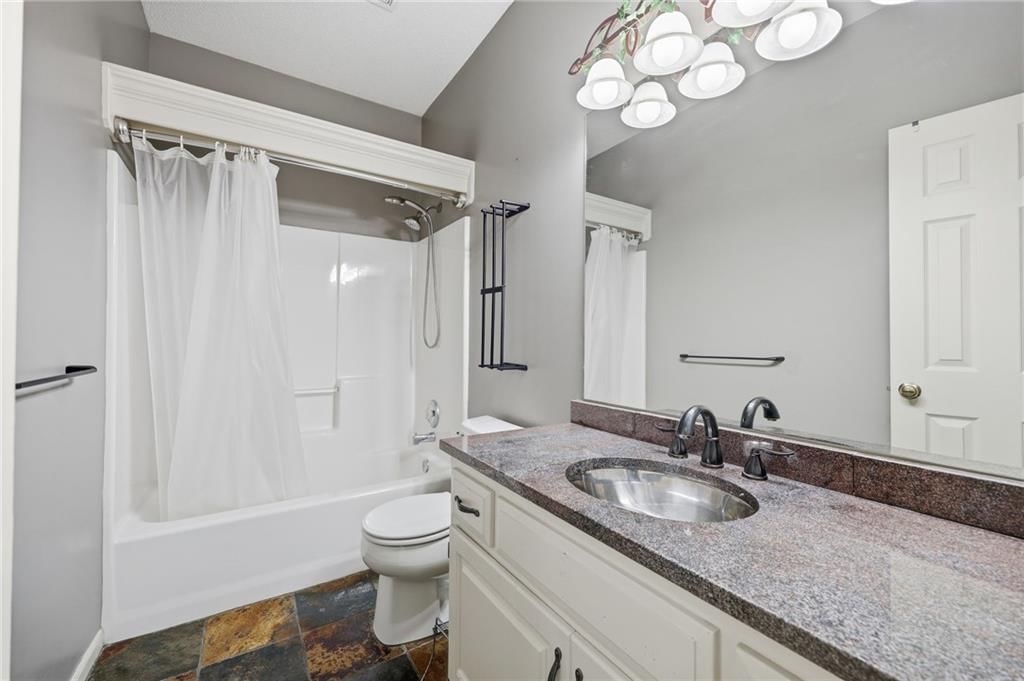 Photo 22 of 36 - 2346 W Piatt Lane, Olathe, KS 66061