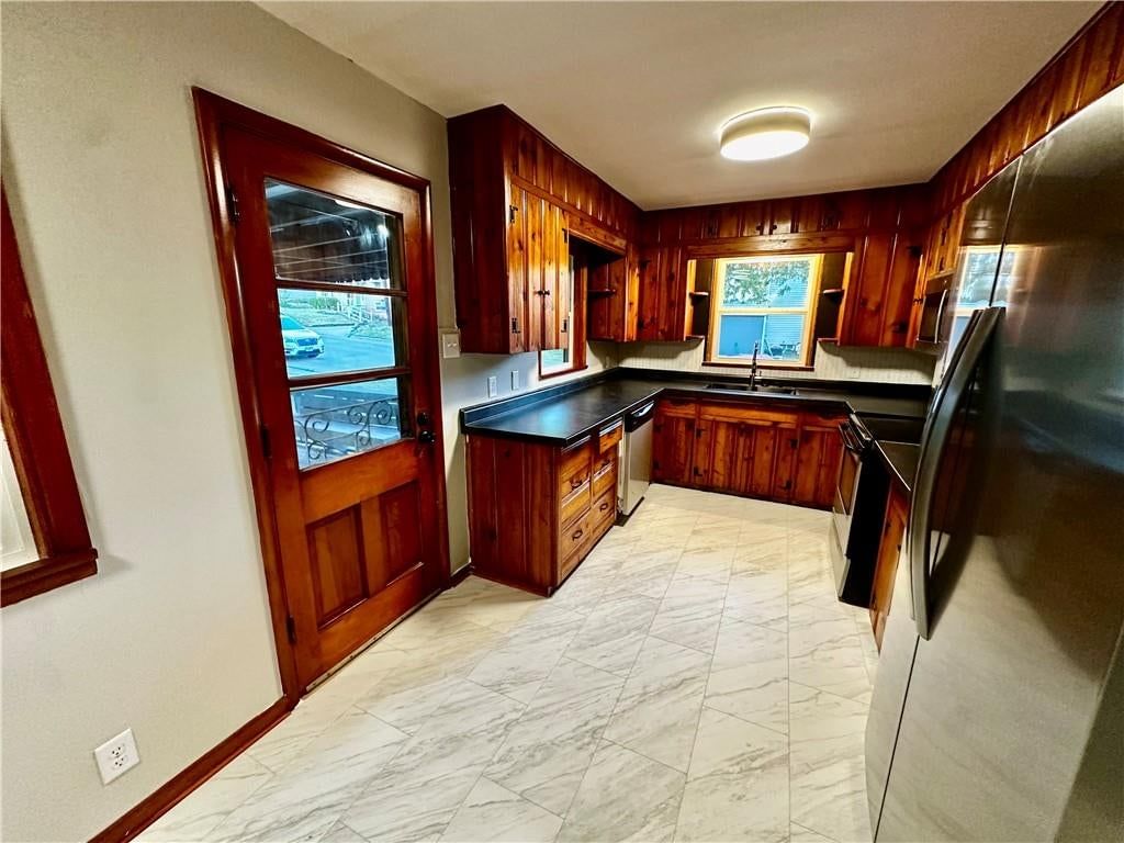 203 W 11th Street — photo 22