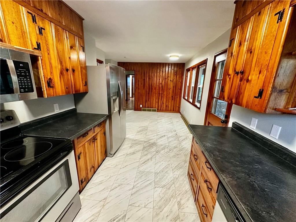 203 W 11th Street — photo 26