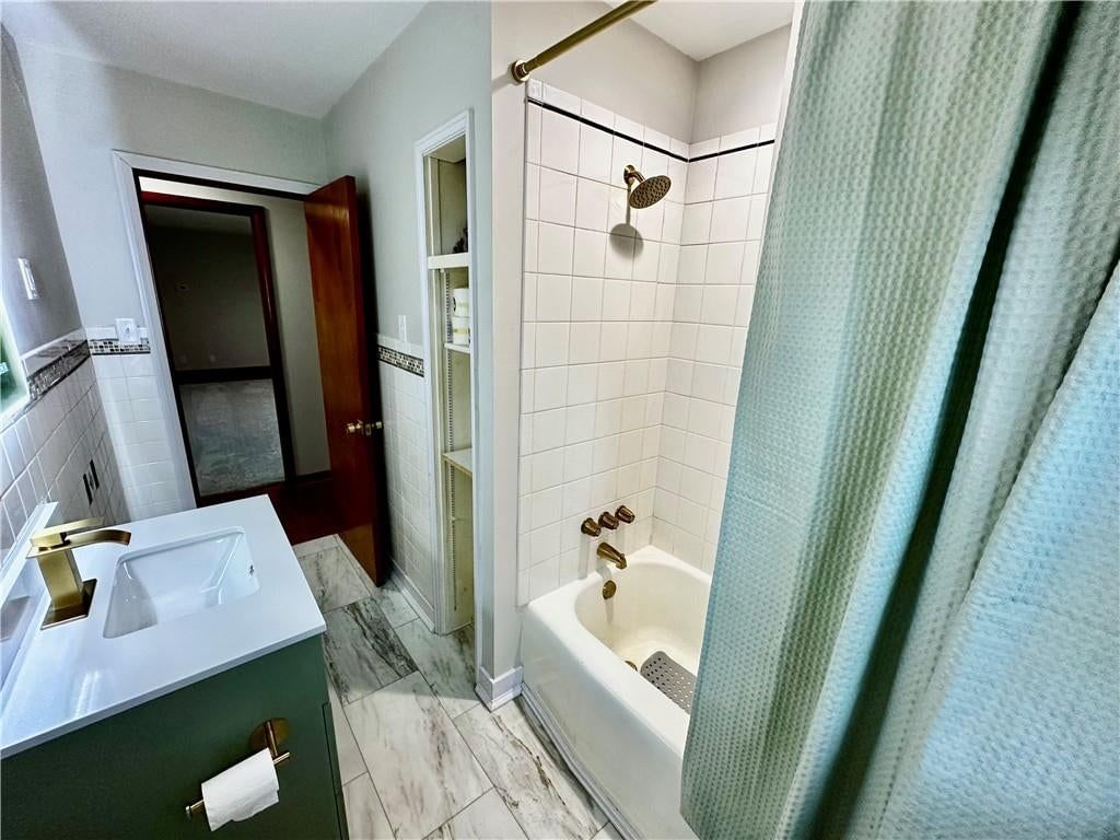 203 W 11th Street — photo 36