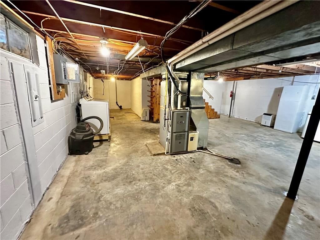 203 W 11th Street — photo 55