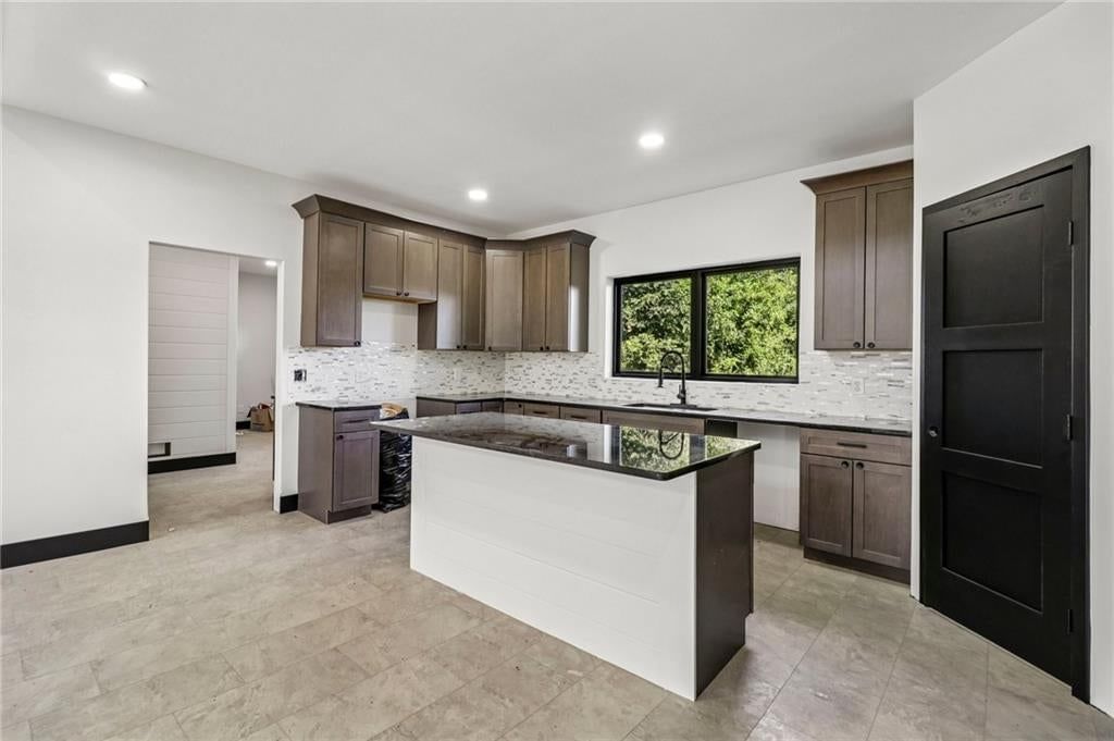 1013 E 10th Street — photo 11