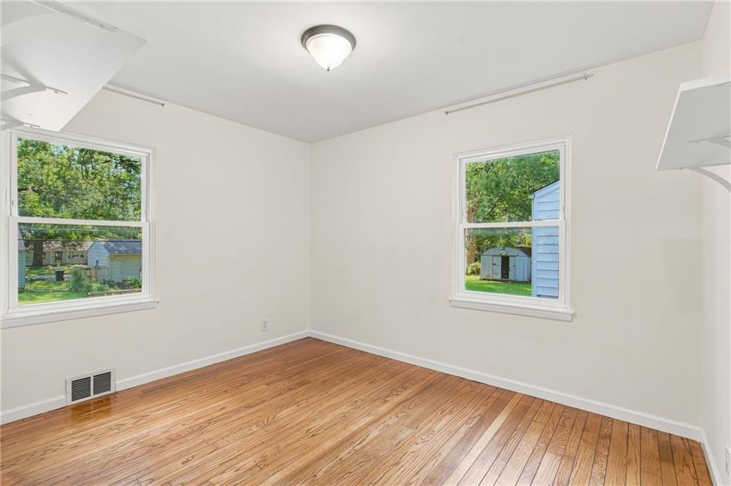 11109 Elmwood Avenue — photo 8