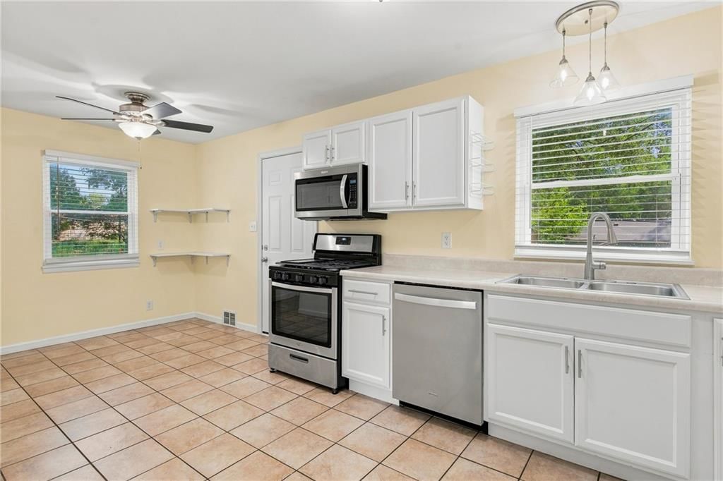 11109 Elmwood Avenue — photo 12