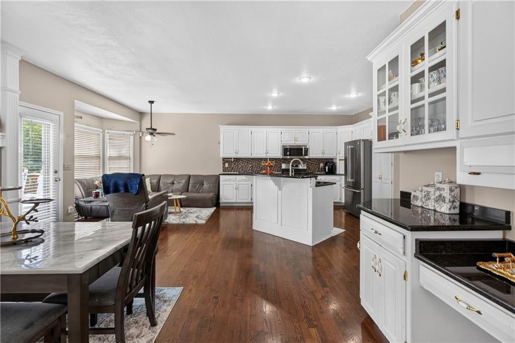 Photo 16 of 59 - 14921 Benson Street, Overland Park, KS 66221