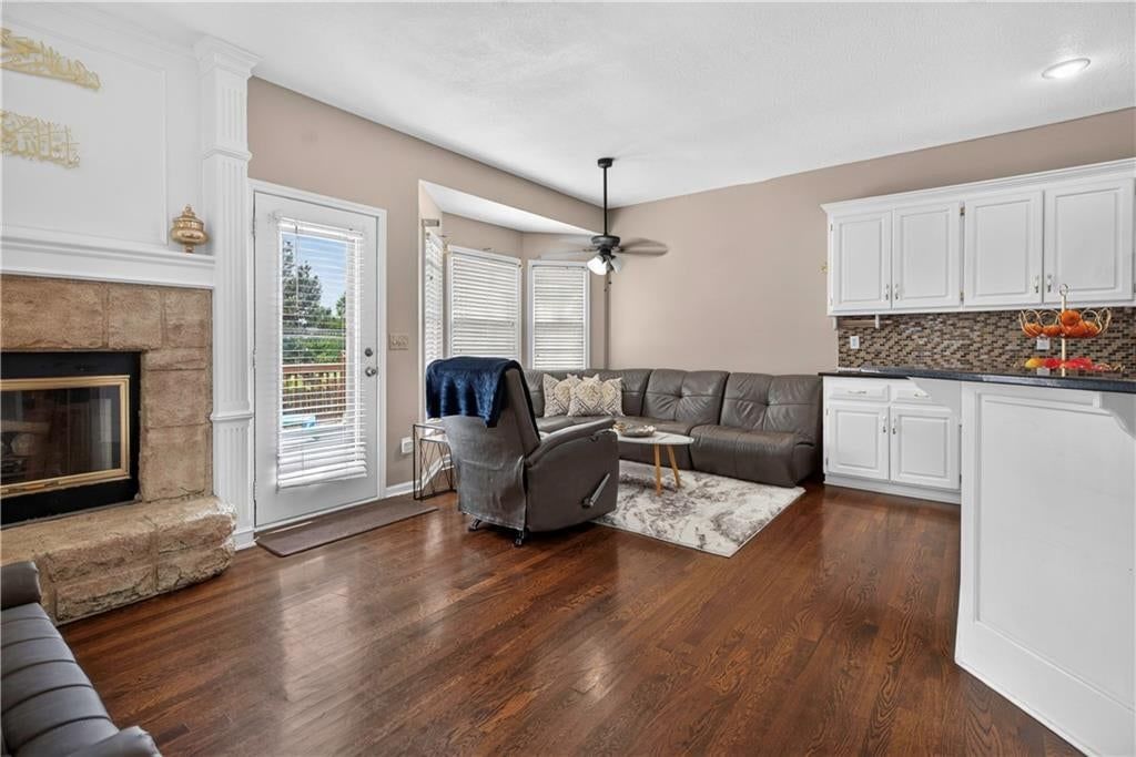 Photo 17 of 59 - 14921 Benson Street, Overland Park, KS 66221