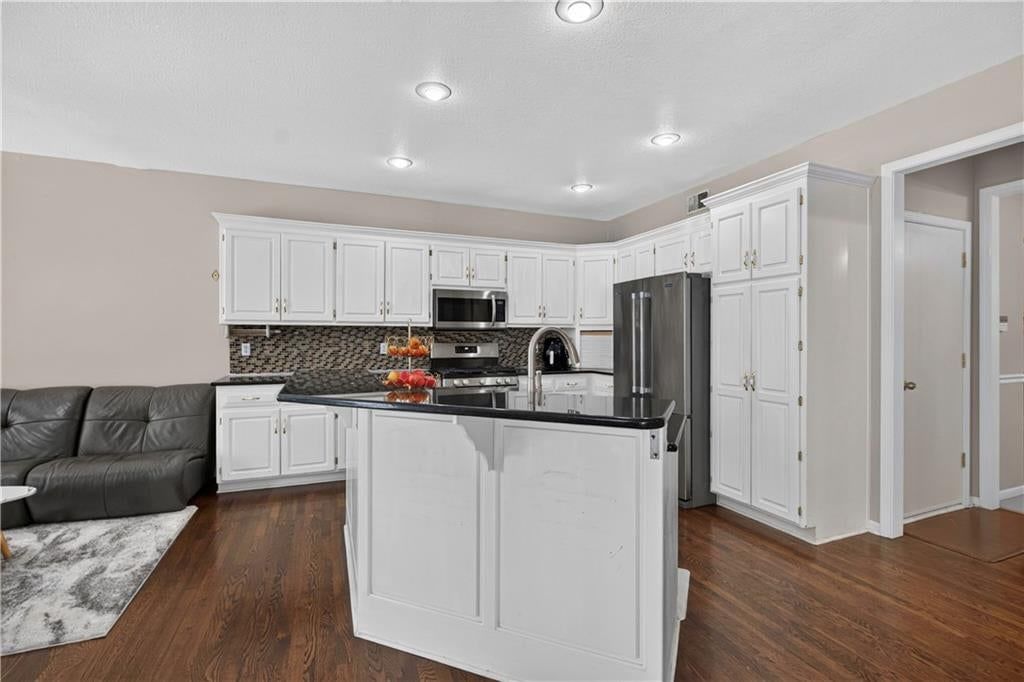 Photo 20 of 59 - 14921 Benson Street, Overland Park, KS 66221