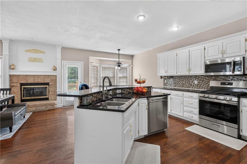 Photo 21 of 59 - 14921 Benson Street, Overland Park, KS 66221