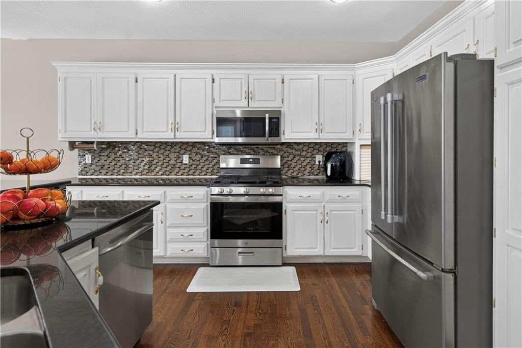 Photo 23 of 59 - 14921 Benson Street, Overland Park, KS 66221