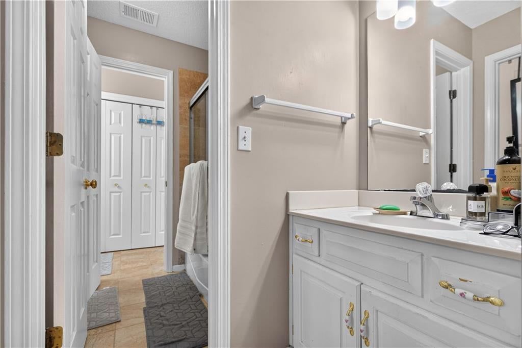 Photo 37 of 59 - 14921 Benson Street, Overland Park, KS 66221
