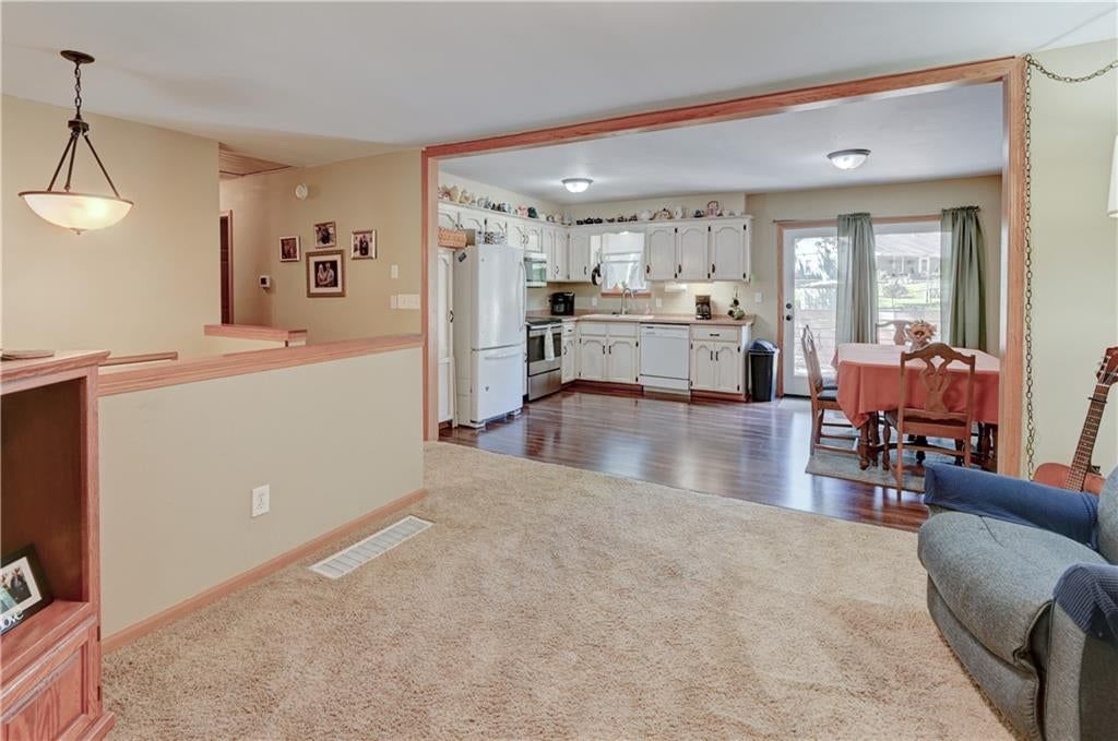 Photo 6 of 26 - 805 Citadel Drive, Weston, MO 64098