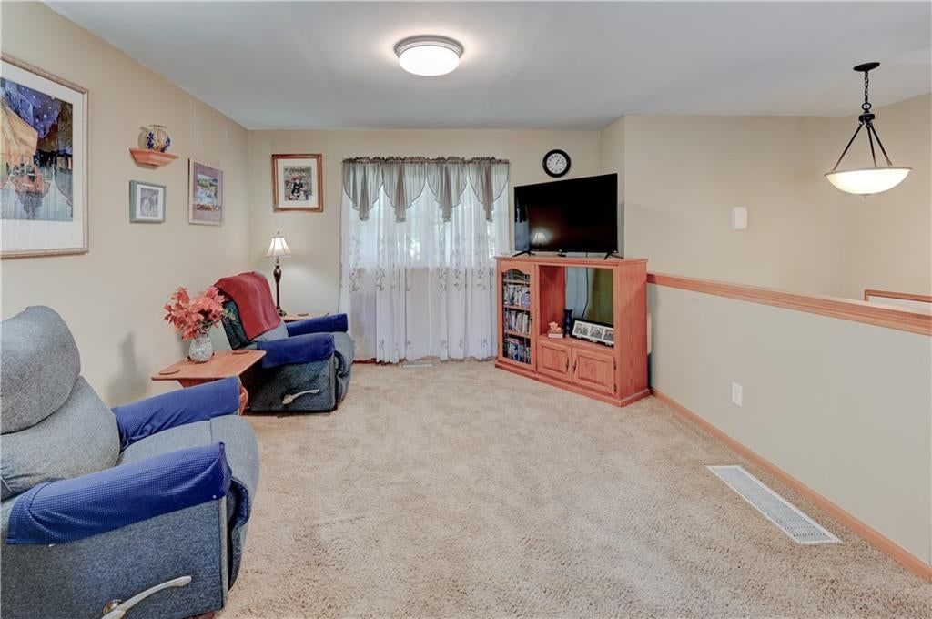 Photo 12 of 26 - 805 Citadel Drive, Weston, MO 64098