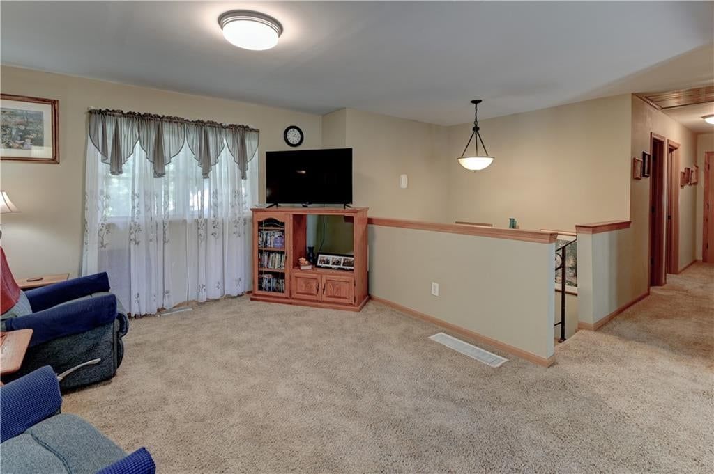 Carpet at 805 Citadel Drive, Weston, MO 64098